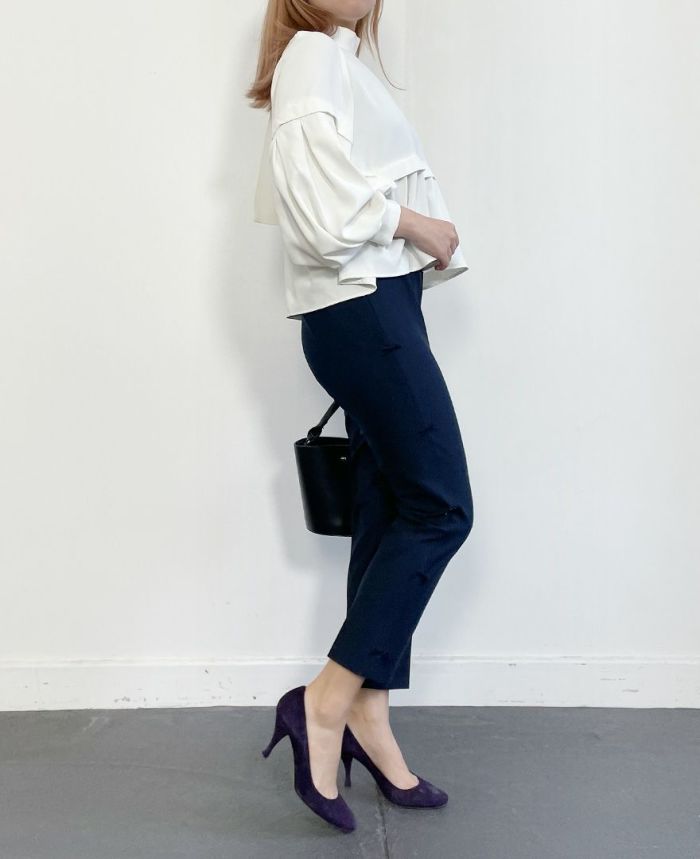 トレコード(TRECODE)サイズが選べて伸縮性抜群の ストレッチサイドリボンパンツ、ペプラムブラウスと合わせたフォーマルスタイル