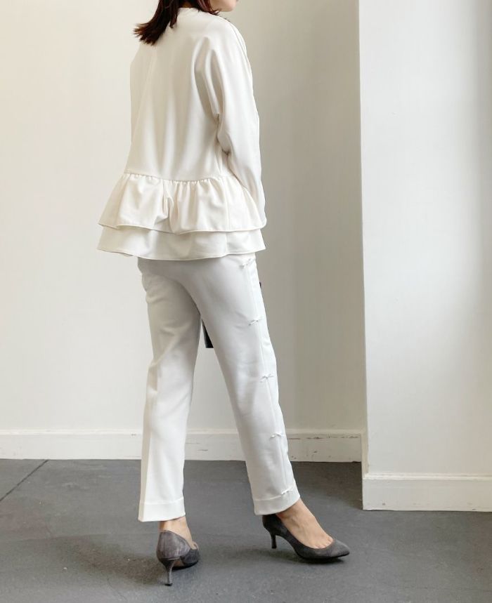 トレコード(TRECODE)サイズが選べて伸縮性抜群の ストレッチサイドリボンパンツ、バックファスナーペプラムプルオーバーと合わせたキレイめスタイル