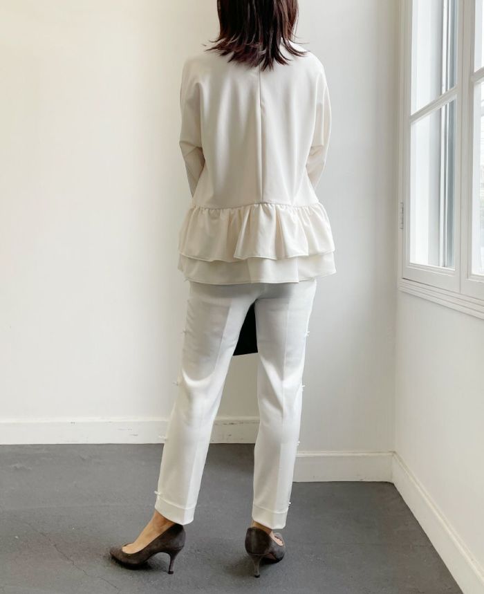 トレコード(TRECODE)サイズが選べて伸縮性抜群の ストレッチサイドリボンパンツ、バックファスナーペプラムプルオーバーと合わせたキレイめスタイル