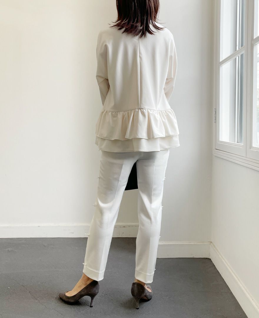 トレコード(TRECODE)サイズが選べて伸縮性抜群の ストレッチサイドリボンパンツ、バックファスナーペプラムプルオーバーと合わせたキレイめスタイル