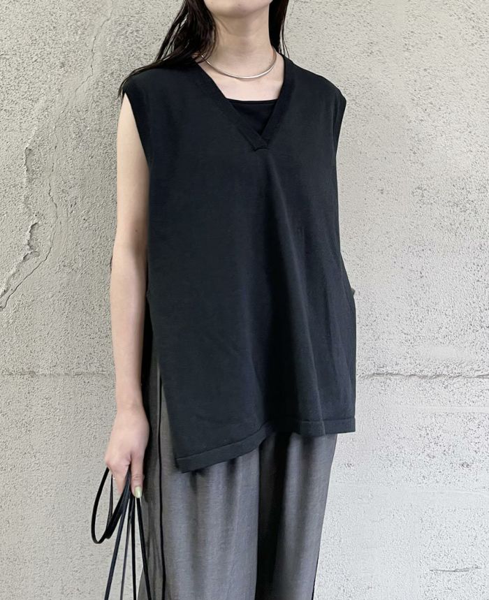 【関税込み】J KOO ブラック Vネックベスト J Koo Vネック ベスト | ブラック | FARFETCH JP
