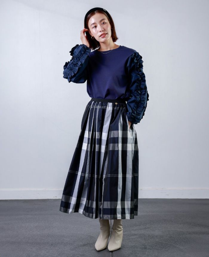 TRECODEのフリル袖ドッキングカットソーお袖のフリルがキャッチー　袖口ゴムで袖丈調節できる