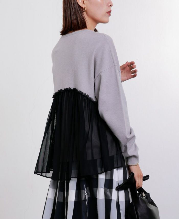 TRECODE トレコードのふんわりバックデザインが大人かわいいふんわりバックチュールニット