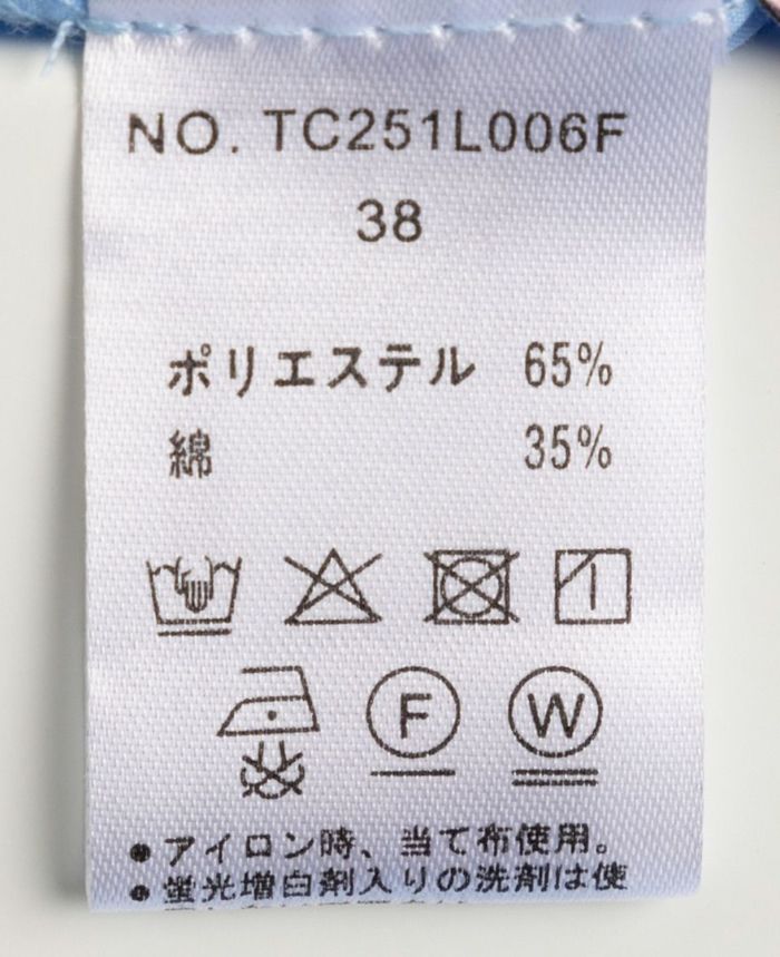 デコルテフリルブラウスブルーの洗濯表示タグ