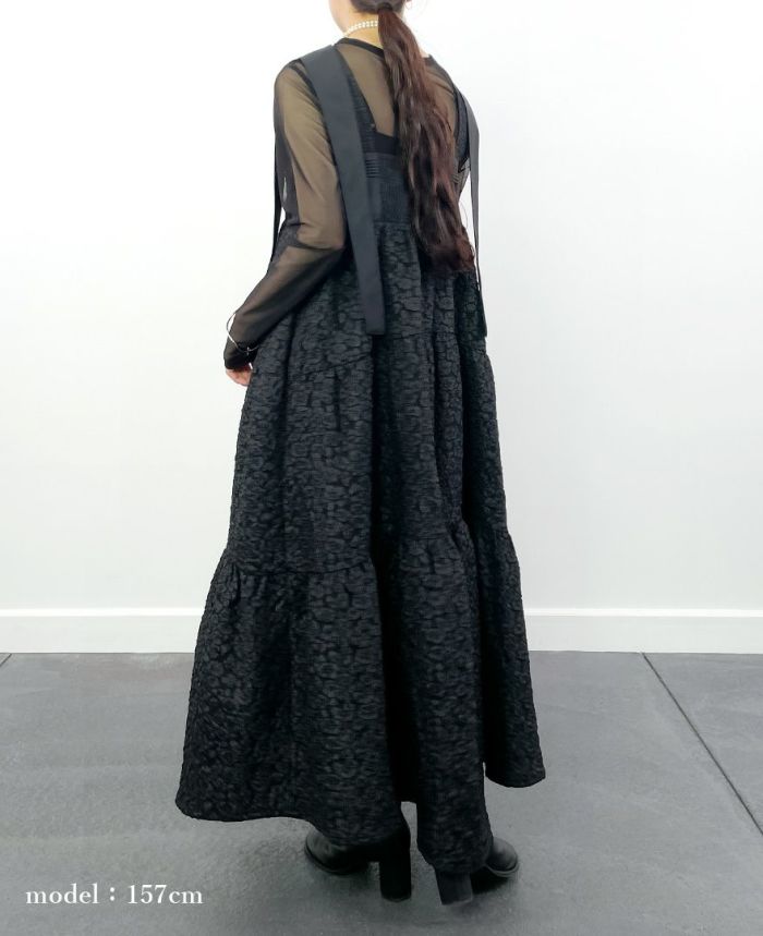 雲のような柄のティアードワンピース/cloudy cloudsの後ろ着用イメージ