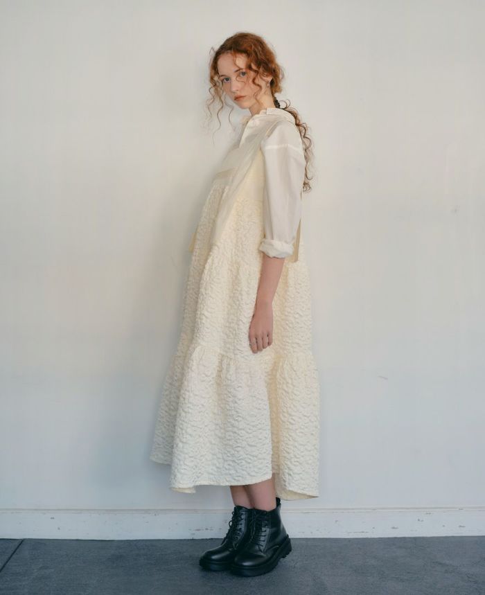 ティアードワンピース/cotton cloudsシャツ合わせの横側着用イメージ