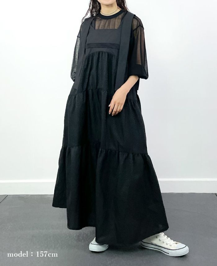 ティアードワンピース/ripplesに透かし編みニットを着用イメージ