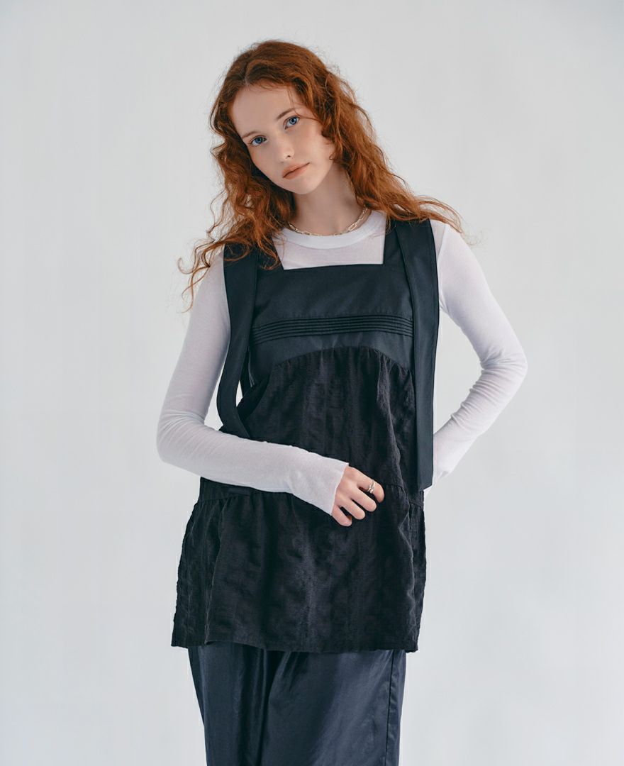 ティアードトップス/countrysideと長袖の着用イメージ。