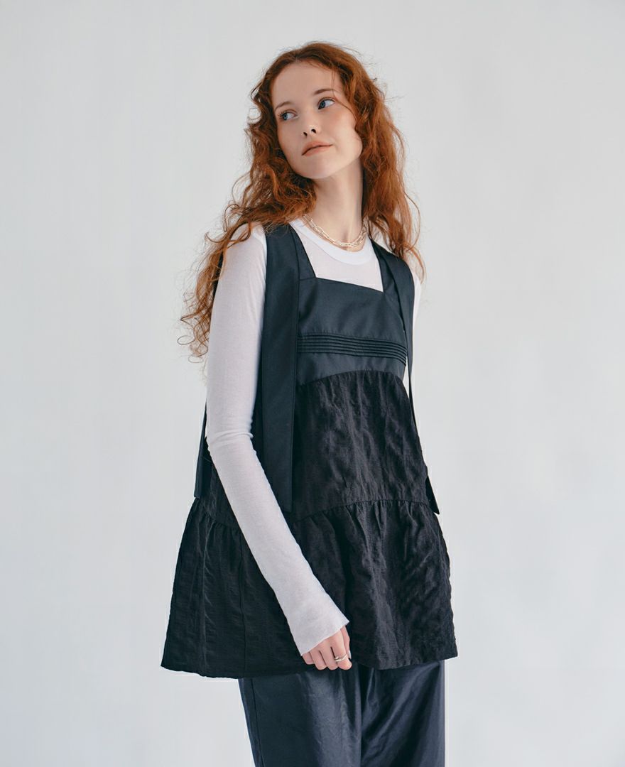 ティアードトップス/countrysideと長袖の着用イメージ。