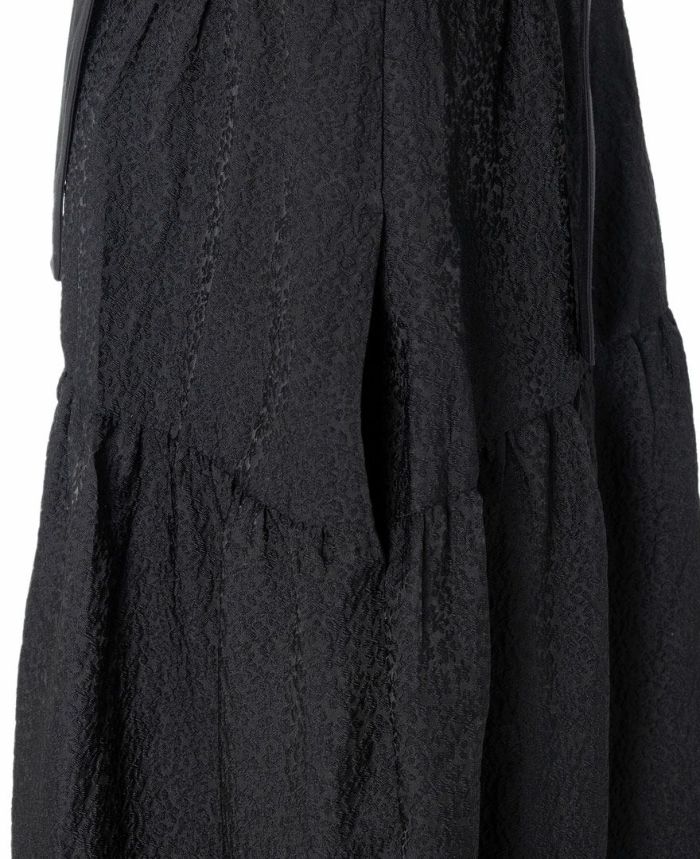 ティアードトップス/countrysideのポケットアップ画像。両サイドに深めのポケットがついています。