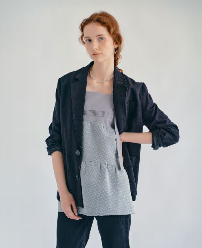 ティアードトップス/water dropと黒のジャケット合わせのコーディネート