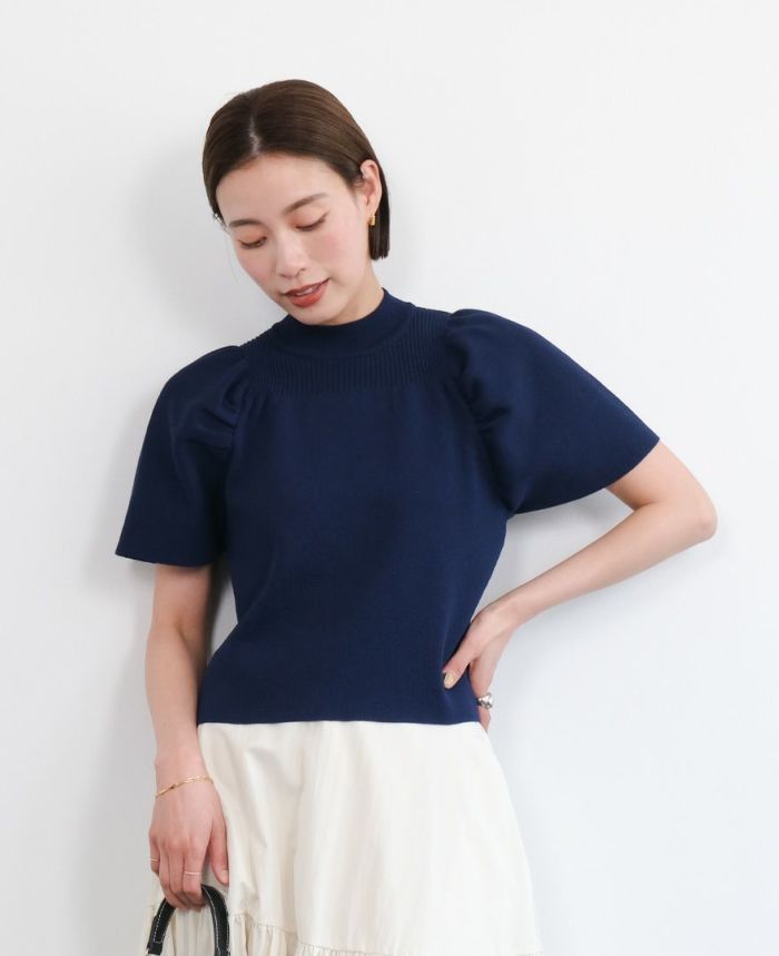 TRECODE（トレコード）のベストセラーアイテム、着るだけで華奢見えが叶うパフスリーブニット