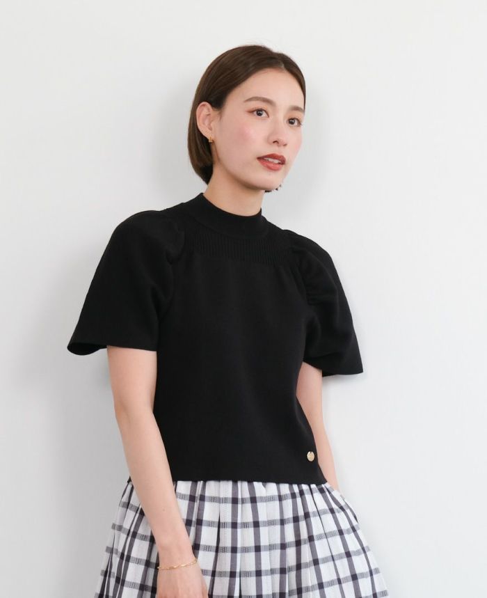 TRECODE（トレコード）のベストセラーアイテム、着るだけで華奢見えが叶うパフスリーブニット