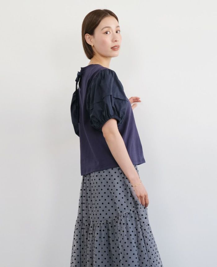 バルーン袖Tシャツオンラインショップ限定ネイビーの着用画像