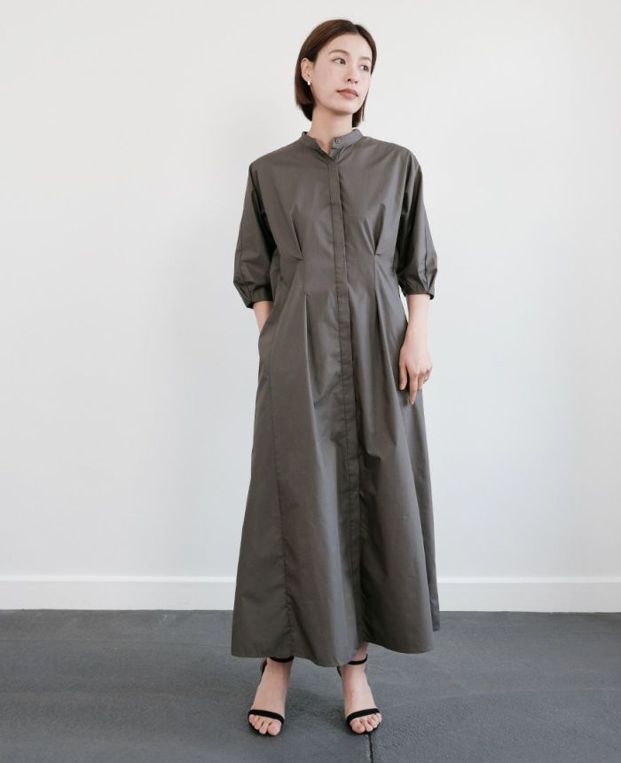 シャツワンピースチャコールの着用画像
