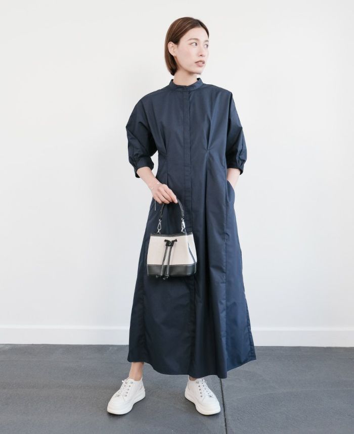 シャツワンピースブラックの着用画像