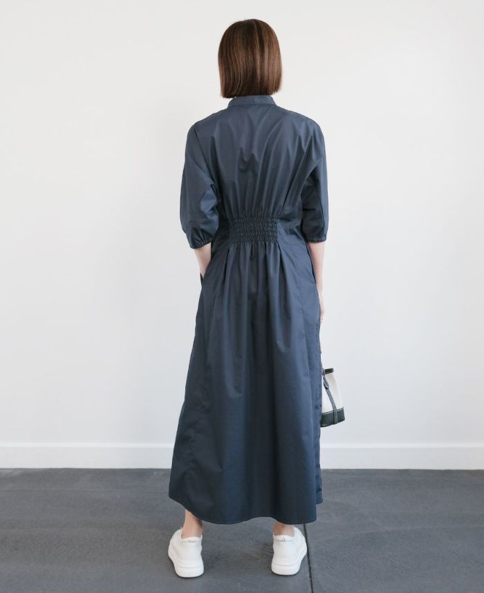 シャツワンピースチャコールの着用画像