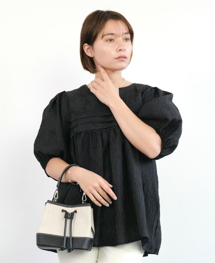 エンボスチュニックブラックの着用画像