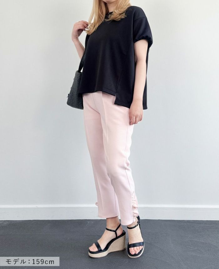 パフスリーブプルオーバーブラックの着用画像