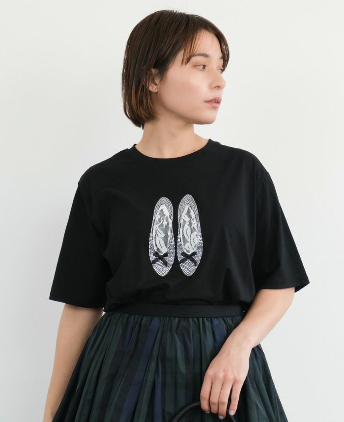 バレエシューズモチーフTシャツのブラック着用画像