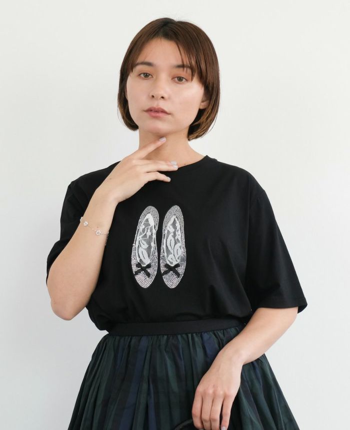 バレエシューズモチーフTシャツブラックの着用画像