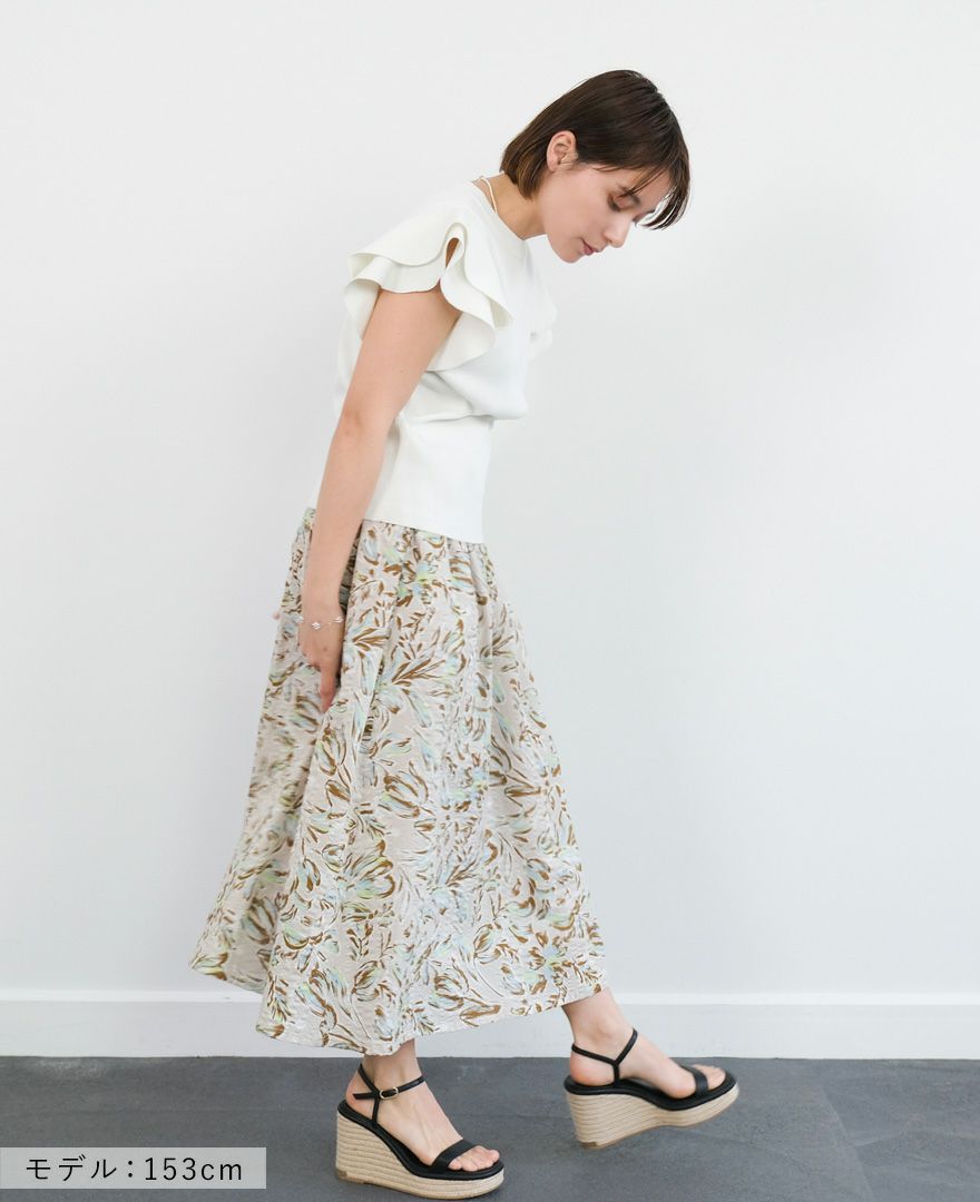 袖フリルニットホワイトの着用画像