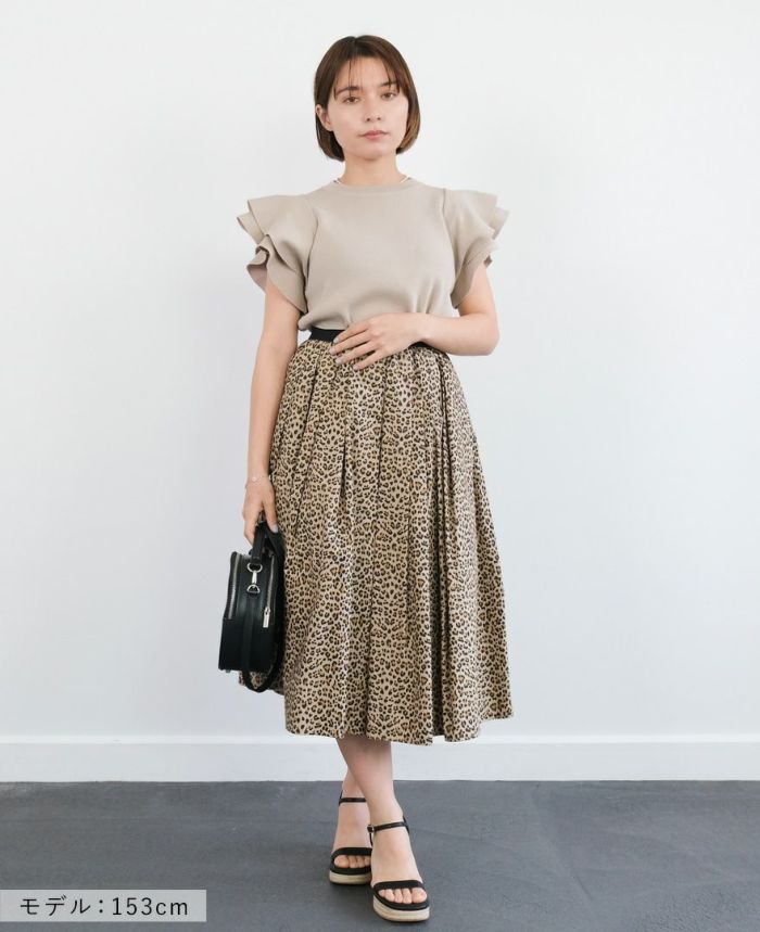 袖フリルニットベージュの着用画像