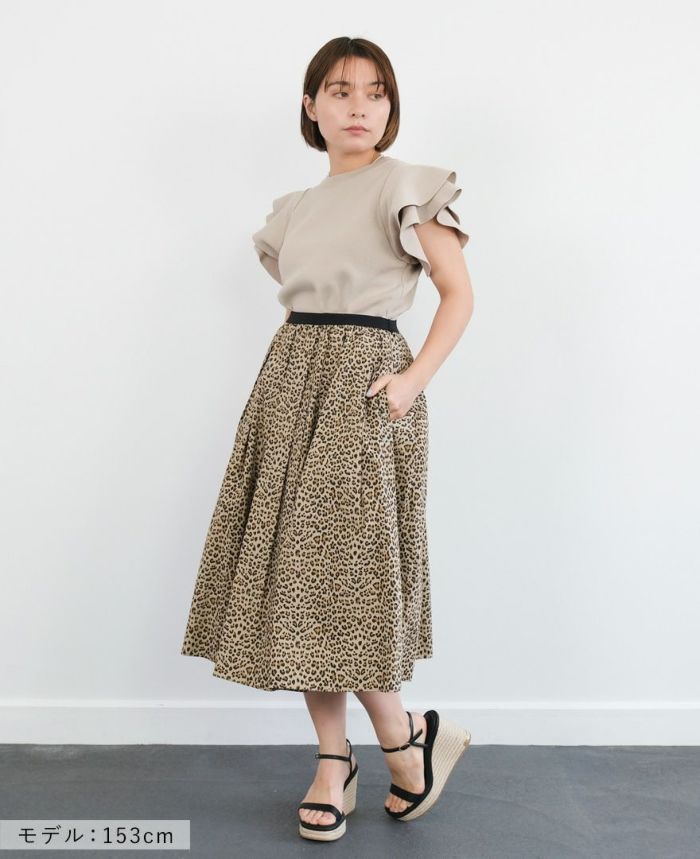 袖フリルニットベージュの着用画像