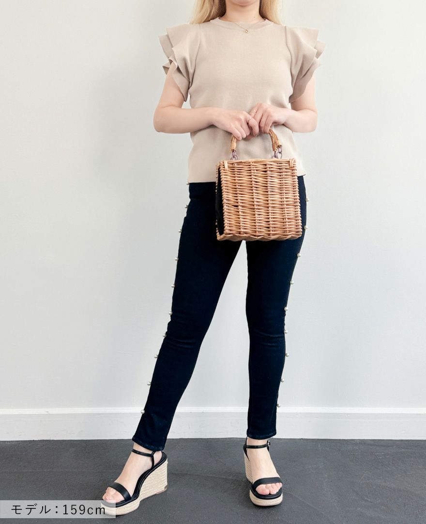 袖フリルニットベージュの着用画像