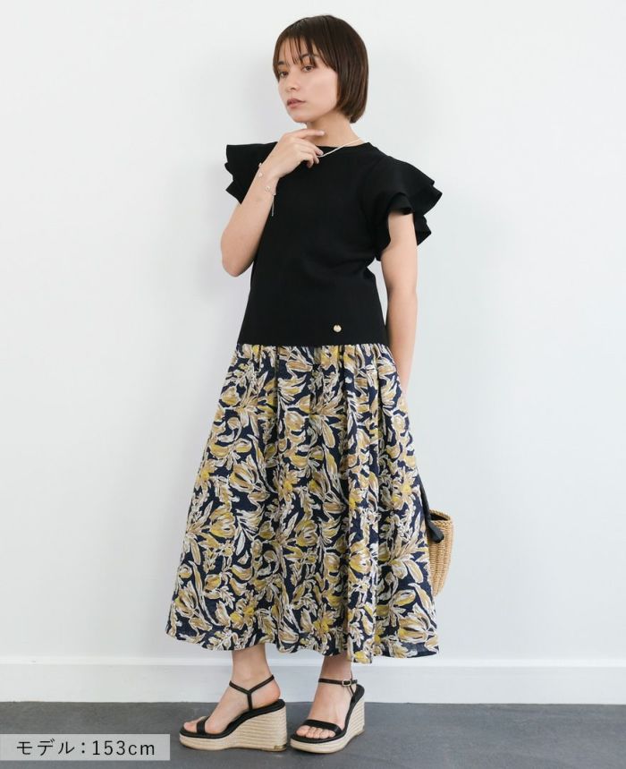 袖フリルニットブラックの着用画像