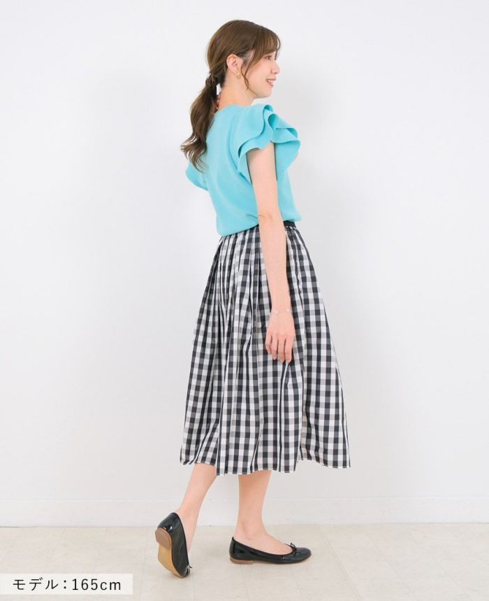 袖フリルニットブラックの着用画像