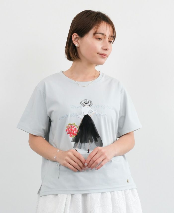 パリジェンヌプリントTシャツグレーの着用画像