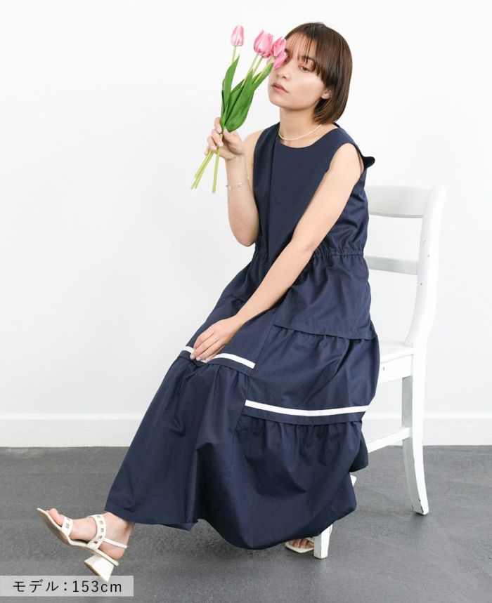 切り替えティアードワンピースネイビーの着用画像