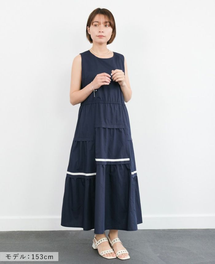 切り替えティアードワンピースネイビーの着用画像