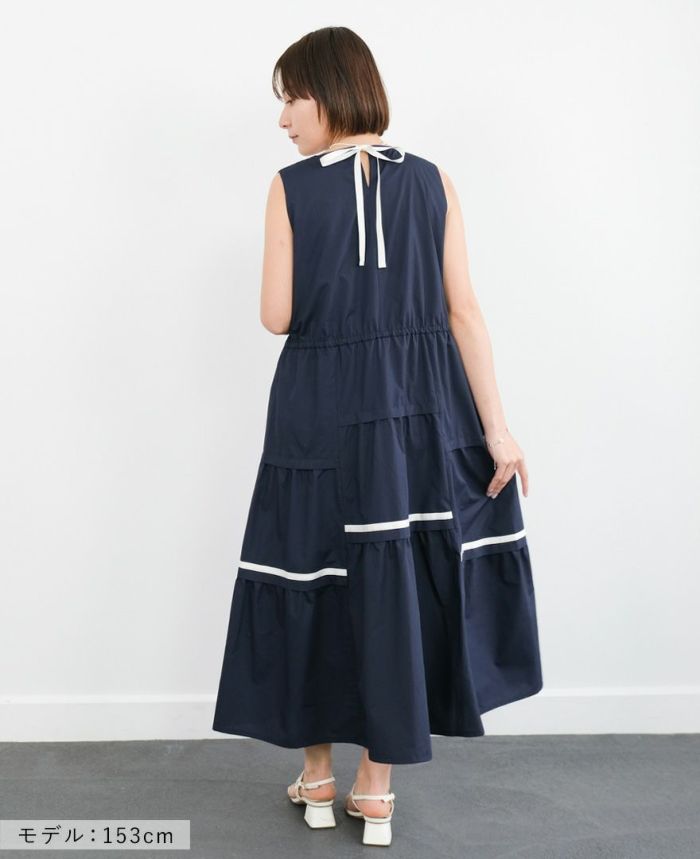 切り替えティアードワンピースネイビーの着用画像
