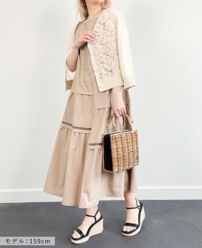 切り替えティアードワンピースベージュの着用画像