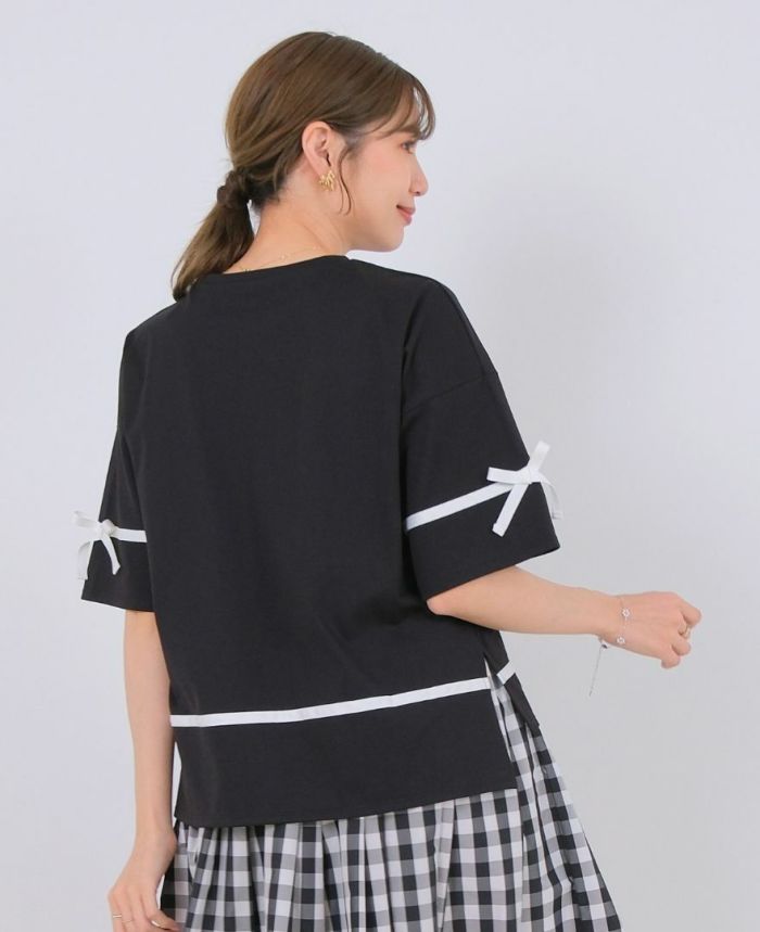 ブラックのサイドリボンTシャツ着用画像