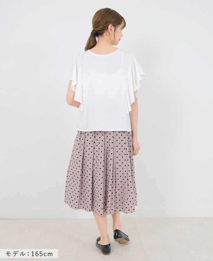 後ろはバストラインからフリルになっているデザイン