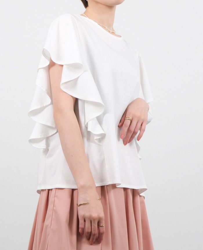 後ろからみればフリルがたっぷりな大人可愛いデザイン