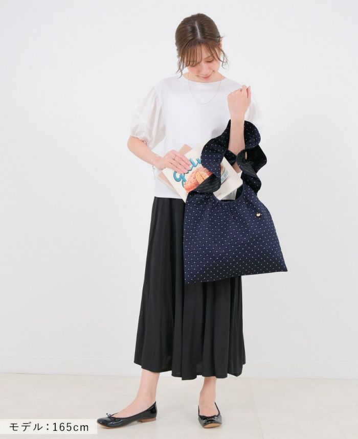 TRECODEのジャガード生地が上品さをプラスしてくれるドット柄のフリルバッグ。
