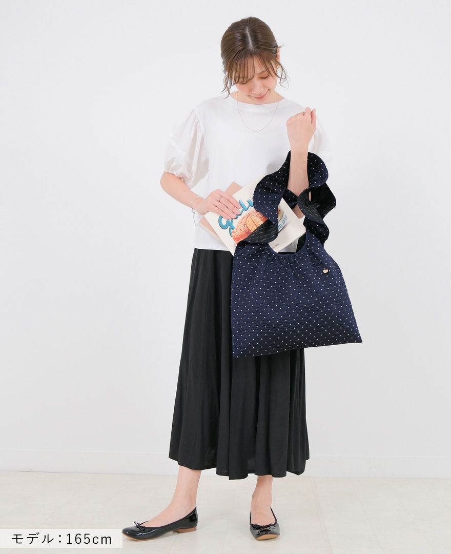 TRECODEのジャガード生地が上品さをプラスしてくれるドット柄のフリルバッグ。