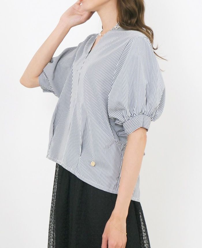 ぽわんとしたお袖が気になる二の腕をしっかりとカバーしてくれます