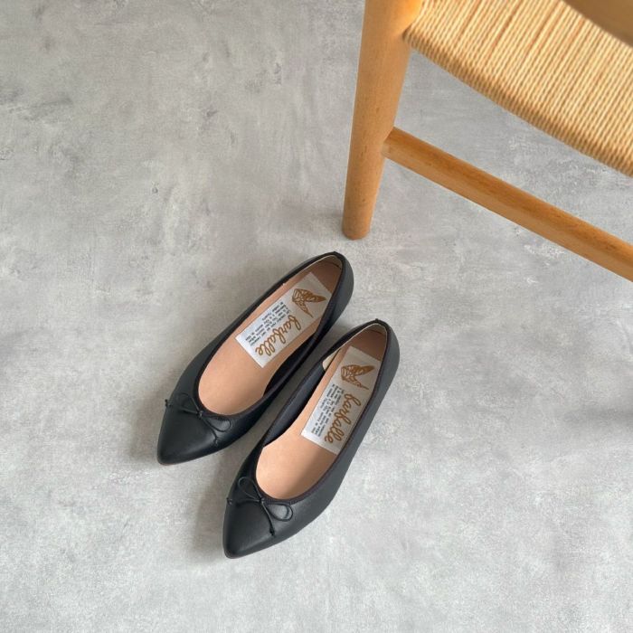 美品✨ファルファーレ　バレエシューズ　ブラック　23.5 cm 極美品】ファルファーレ バレエシューズ 23.5cm エナメル 黒